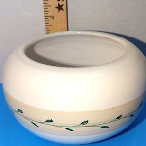 A 1946 Italian planter Bowl